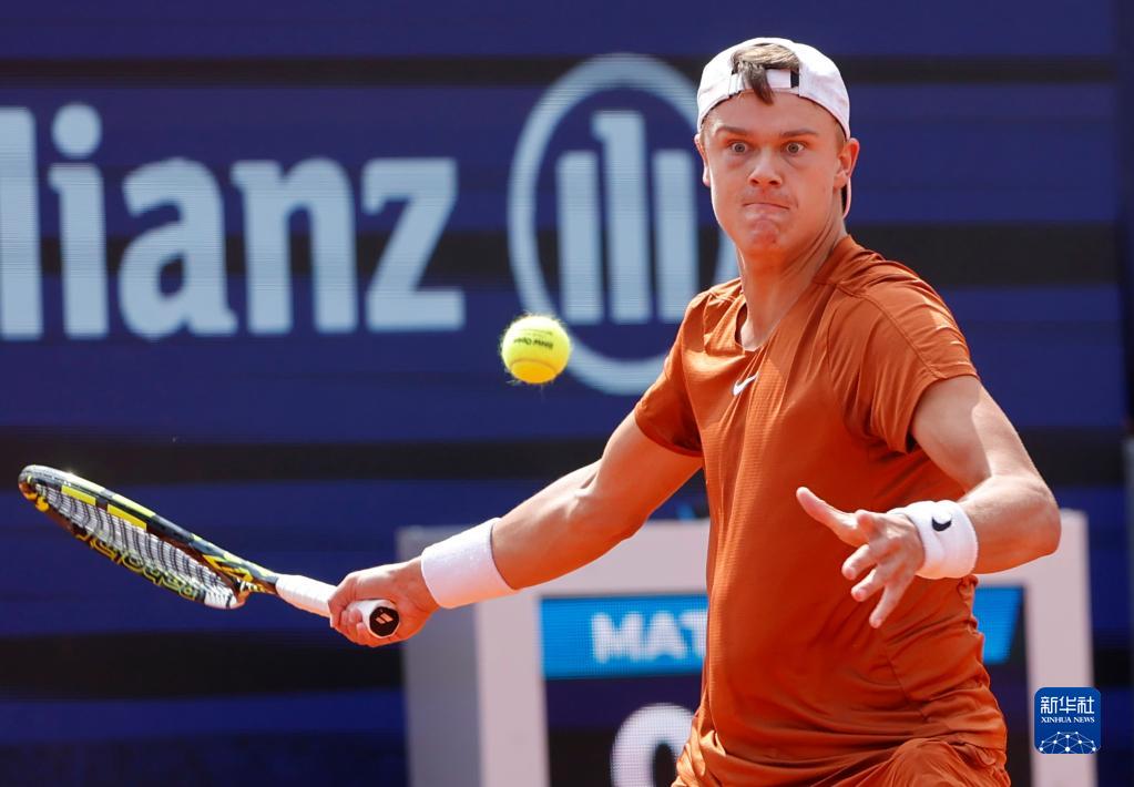 他会主动退 他会主动退