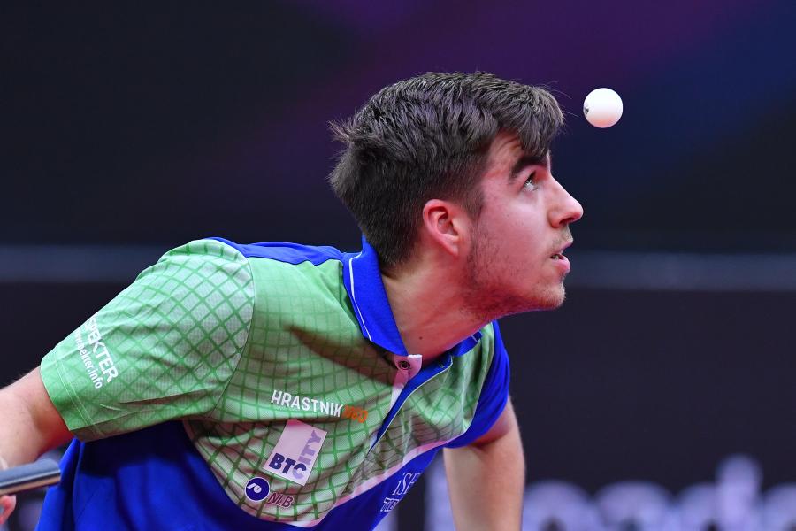 中扮演决定 中扮演决定